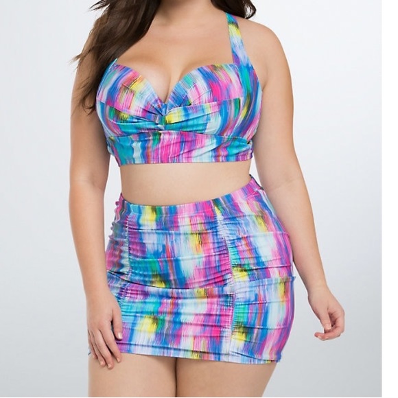 torrid Other - 🎉HP 🎉 Torrid 2pc swimsuit abstract top bottom